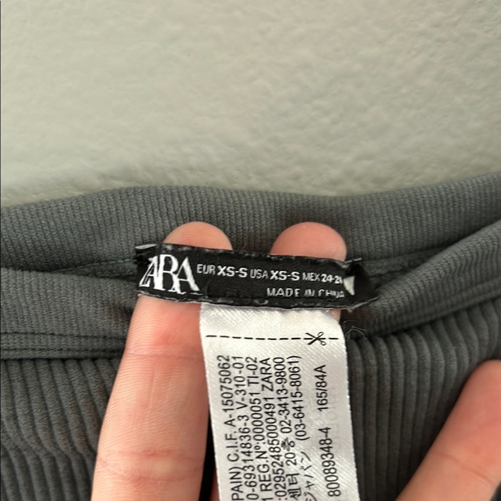 Zara Gray Ribbed Tank Top - Picture 2 of 4